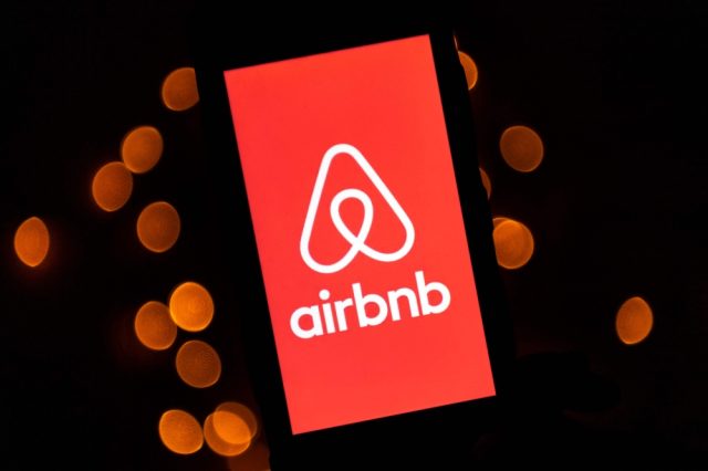 Airbnb-Perluas-Aplikasi-Perjalanan-dengan-Pilihan-Hotel-Sewa-Kereta-dan.jpg