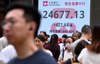 Harga minyak merudum, saham meningkat menjelang rundingan keamanan AS-Iran dan keputusan Fed