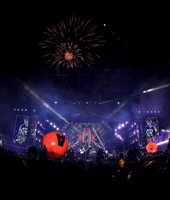 Hujan Rai 20 Tahun di Pentas Stadium Bersama 17,000 Peminat dan Bintang Jemputan