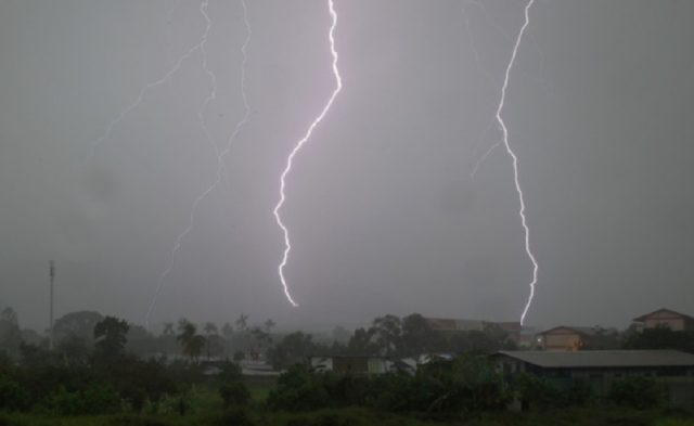 Hujan-lebat-dan-petir-dijangka-melanda-kebanyakan-kawasan-di-Malaysia.jpg