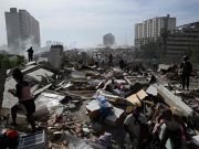 Ibu Venezuela menggali runtuhan gempa bumi demi mencari anaknya yang terperangkap