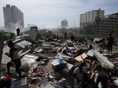 Ibu Venezuela menggali runtuhan gempa bumi demi mencari anaknya yang terperangkap