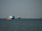 Kapal Selat Hormuz melalui laluan Oman walaupun amaran Iran