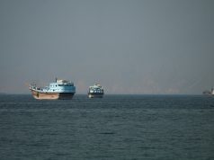 Kapal Selat Hormuz melalui laluan Oman walaupun amaran Iran