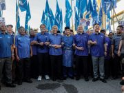 Onn Hafiz menghantar borang pencalonan untuk Machap bersama Zahid, Hishammuddin dan Khairy