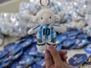 Patung Messi ‘GOAT’ laris dipasar, peminat kejar ‘nilai emosi’ sementara syarikat China raih untung dari demam Piala Dunia