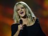 Penyanyi ‘Total Eclipse of the Heart’, Bonnie Tyler, sedar dari koma, doktor yakin pemulihan