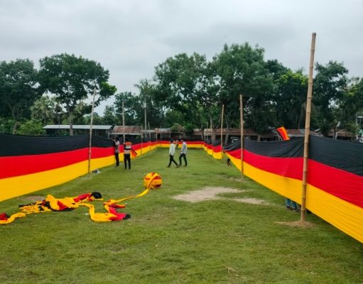 Petani Bangladesh pamerkan bendera Jerman gergasi sebagai cinta Oliver Kahn