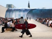 Pharrell Hadirkan Air Terjun Memukau di Tayangan Louis Vuitton Musim Bunga-Panas 2027 di Paris Ketika Suhu Mencecah 40°C