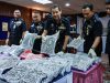 Polis Terengganu rampas kenderaan mewah dan RM1.76 juta dadah dari dua beradik di Kampung Duyong Besar