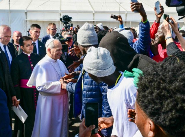 Pope-Leo-seru-hormati-maruah-migran-akhiri-lawatan-Sepanyol-dengan.jpg
