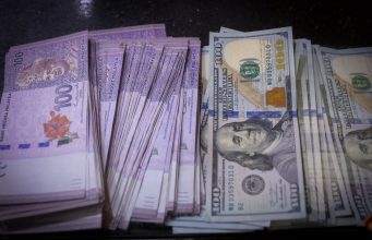 Ringgit Mengukuh Berbanding Mata Wang Utama Selepas Data Penggunaan AS Menurun