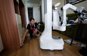 Robot pembersih berkuasa AI kini membersihkan rumah di China