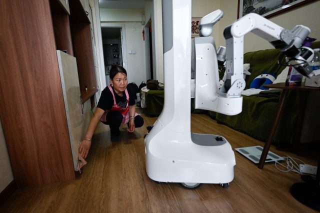 Robot-pembersih-berkuasa-AI-kini-membersihkan-rumah-di-China.jpg