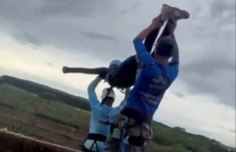 Wanita 21 tahun maut selepas jurulatih bungee lemparkan dia dari jambatan 40m di Brazil tanpa sambungan tali keselamatan (VIDEO)