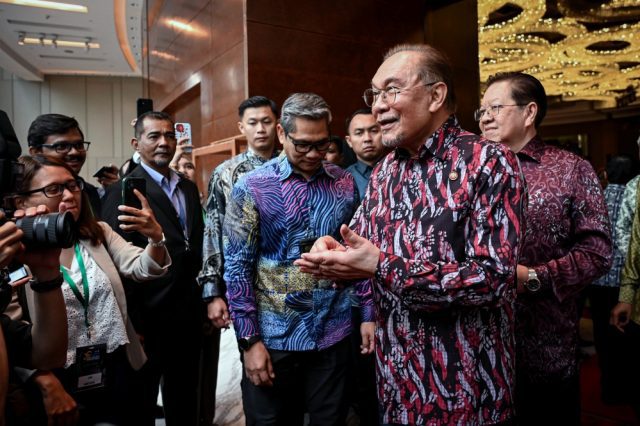 Anwar-tolak-naratif-konflik-tidak-dapat-dielakkan-di-Laut-China.jpg