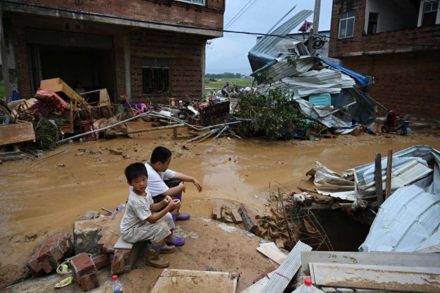 Banjir-Maut-dan-Roboh-Empangan-di-China-17-Maut-Menjelang.jpg