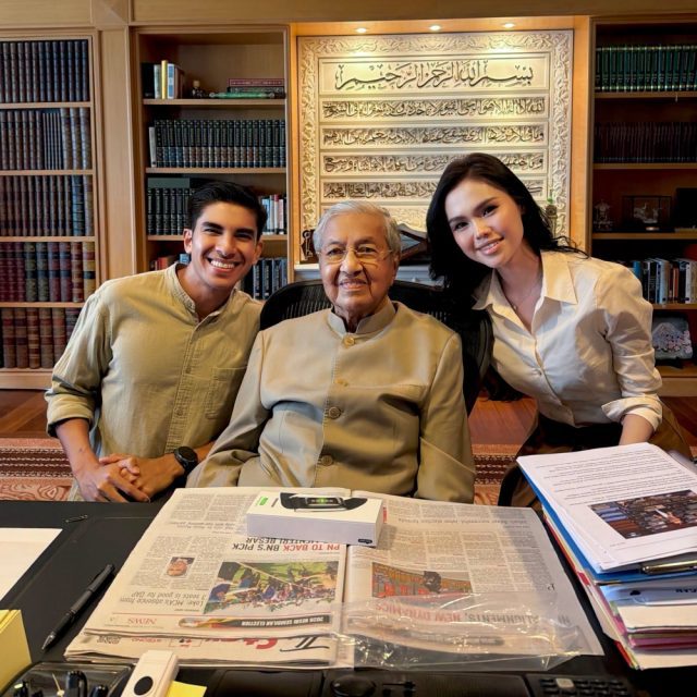 Bella-Astillah-terharu-bertemu-Dr-Mahathir-dan-Dr-Siti-Hasmah.jpeg