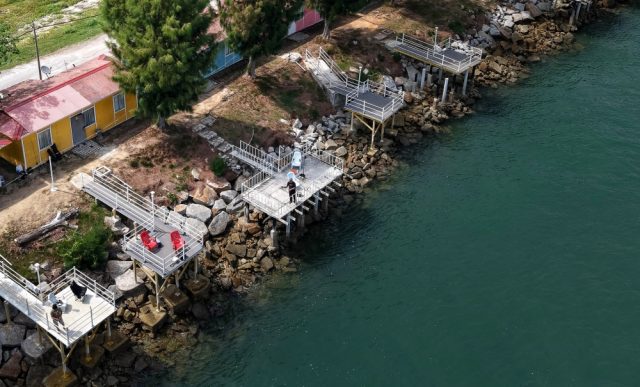 Chalet-Memancing-Perak-Ini-Benarkan-Anda-Memancing-Di-Tengah-Laut.JPG