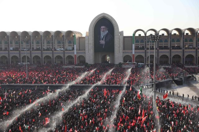 Doa-untuk-Khamenei-pada-hari-kedua-upacara-pengebumian-di-Iran.jpg