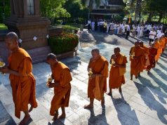 Kanak-kanak pandu trak rempuh perarakan Buddha di Thailand, lapan sami terbunuh