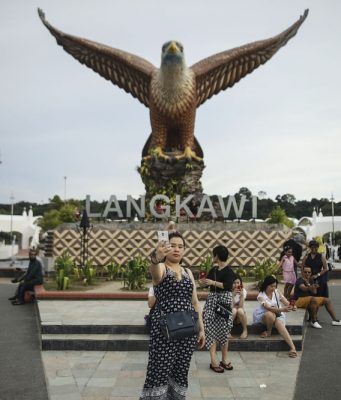 Langkawi Perlu Cipta Identiti Sendiri, Jangan Tiru Phuket atau Bali – Sultan Kedah
