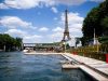 Lelaki爷爭爭登 Eiffel Tower, kibarkan bendera AS sempena Ulang Tahun Negara