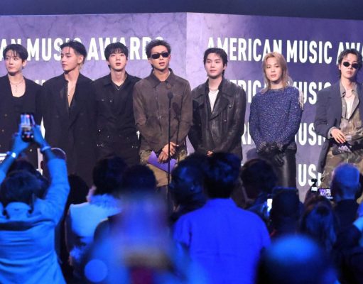 Madonna, Justin Bieber dan BTS hangatkan persembahan separuh masa Piala Dunia dengan sentuhan Coldplay