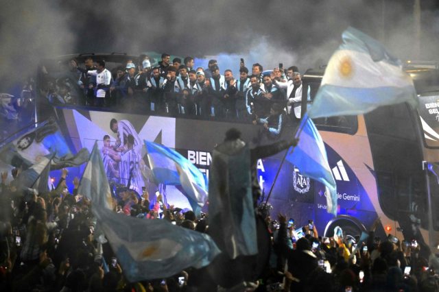Messi-absen-skuad-Argentina-tiba-di-Buenos-Aires-untuk-Piala.jpg