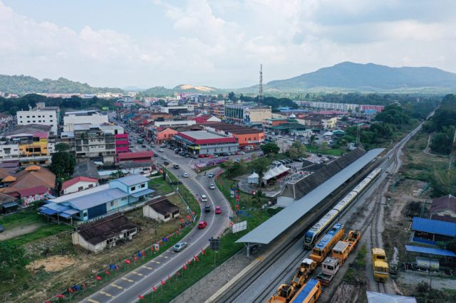 Naiktaraf-landasan-Gemas–Mentakab-siap-kos-RM417-juta-kata-Loke.jpg