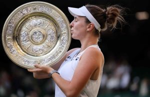 Noskova ikut jejak Kvitova, tindik dan matcha jadi jimat