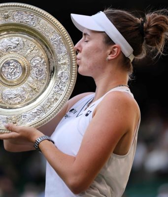 Noskova ikut jejak Kvitova, tindik dan matcha jadi jimat