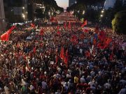 Ribuan Rakyat Albania Turun Berdemonstrasi Tangguhkan Projek Resort Berkaitan Trump