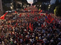 Ribuan Rakyat Albania Turun Berdemonstrasi Tangguhkan Projek Resort Berkaitan Trump