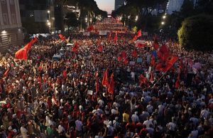 Ribuan Rakyat Albania Turun Berdemonstrasi Tangguhkan Projek Resort Berkaitan Trump