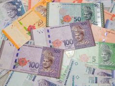 Ringgit dibuka mengukuh berbanding mata wang utamanya, tetapi lemah berbanding dolar AS