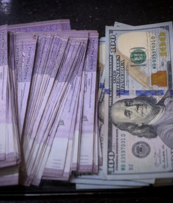 Ringgit mengukuh berbanding dolar AS berikutan prospek KDNK Malaysia yang memberangsangkan