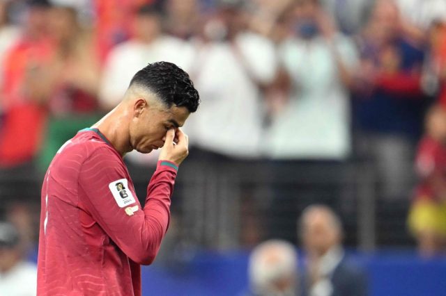 Ronaldo-mengalirkan-air-mata-apabila-impian-Piala-Dunia-berakhir.jpg
