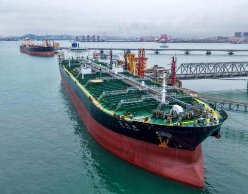 Serangan baharu AS-Iran, kebakaran kapal di Selat Hormuz pacu harga minyak melepasi US$90