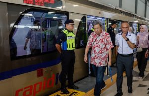 Sultan Selangor naiki LRT3, kata Laluan Shah Alam sepatutnya siap lebih awal namun kelewatan ada hikmah