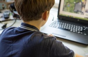 Scroll Sampai Lima Jam Sehari? New Zealand Cadang Sekat Media Sosial Bawah 16 Tahun